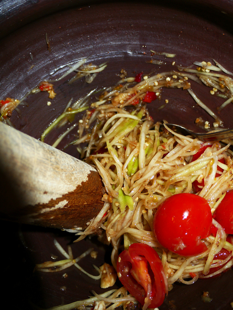 How To Make Tum Mark Hoong Lao Spicy Green Papaya Salad Recipe Padaek